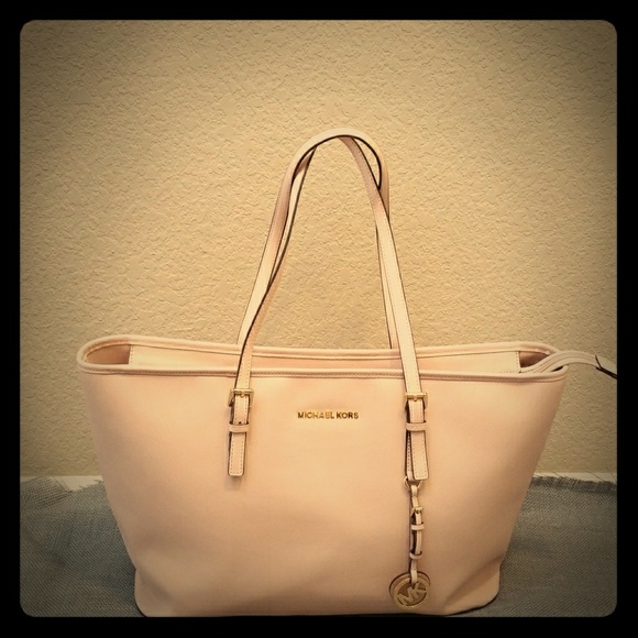 Michael Kors Handbags - Ballet pink Michael Kors jet set tote
